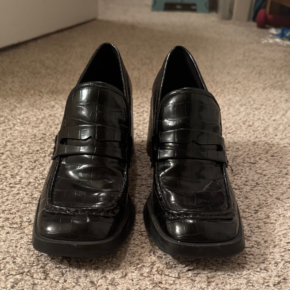 Black Zara Crocodile Pattern Loafers